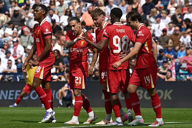 رحيل لاعب ليفربول: مستقبل ثلاثي الدوري الإنجليزي في مهب الريح