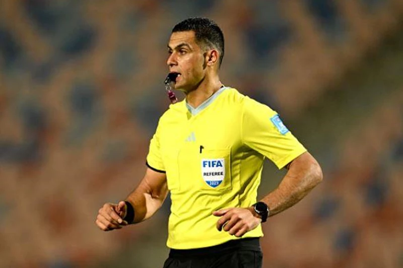 محمد معروف يقود تحكيم مباراة الأهلي وفاركو في الدوري المصري